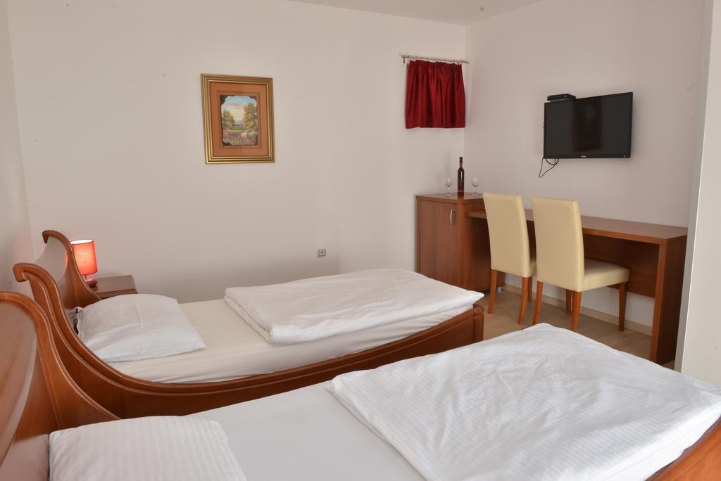 Apartment And Rooms In Club Indija Eksteriør bilde